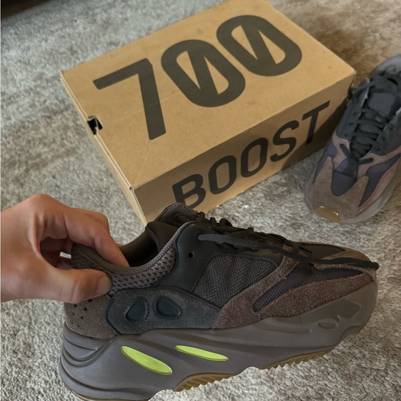Adidas Yeezy 700 - Men’s 8.5 main image 6